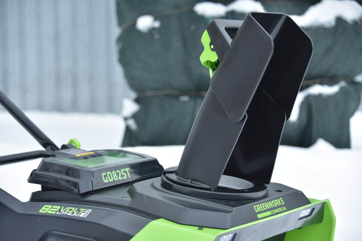 Аккумуляторный снегоуборщик Greenworks GD82ST обзор и тест